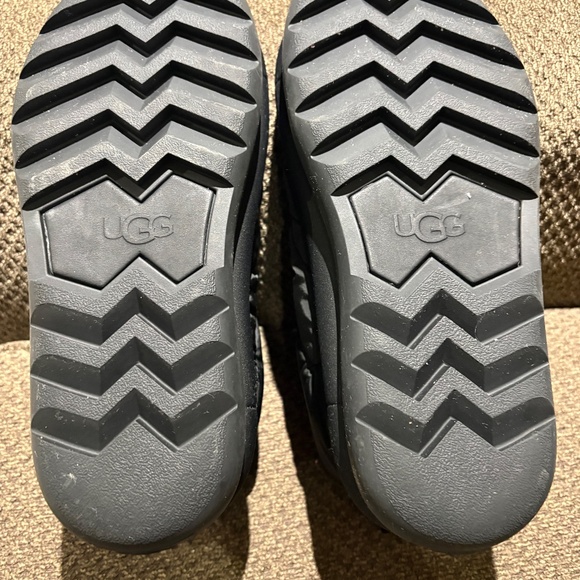 Ugg puffer boots - Picture 3 of 3